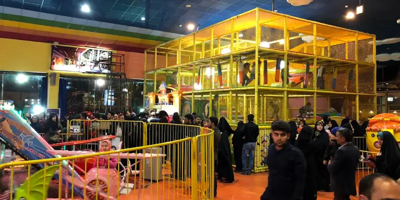 شهربازی رنگین کمان در قم